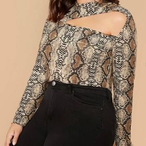 Snake cut out top